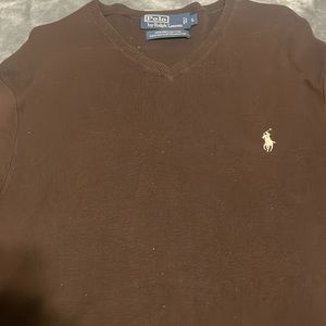 Polo lightweight sweater dark brown in color with a light brown horse.